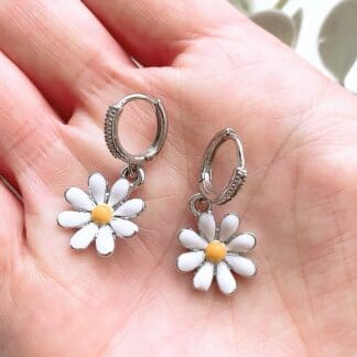 Huggie Daisy Silver